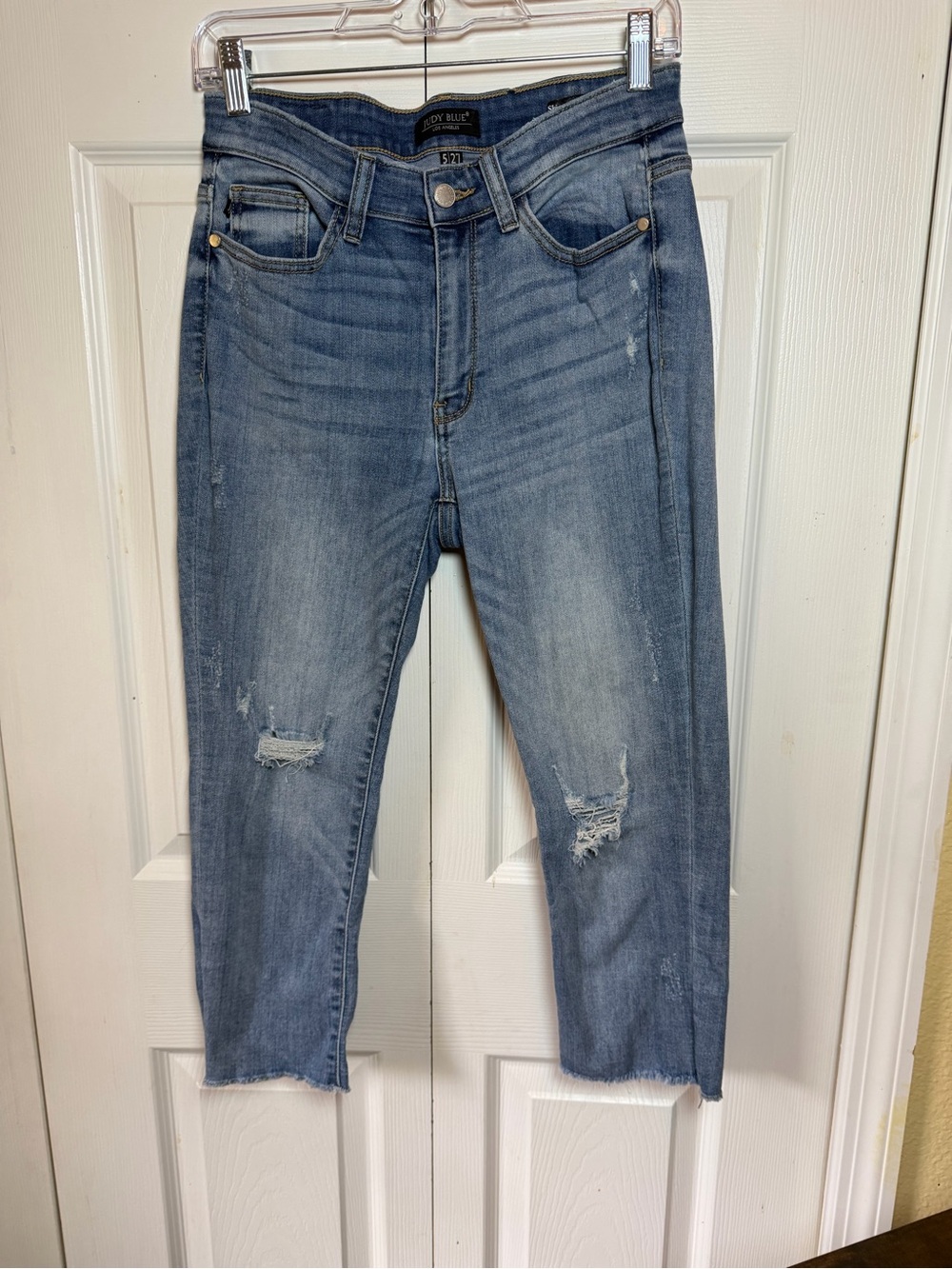 Judy Blue Women’s Size 5/27 Skinny Fit Capri Jeans Distressed Raw Hem Light Wash - Picture 2 of 16